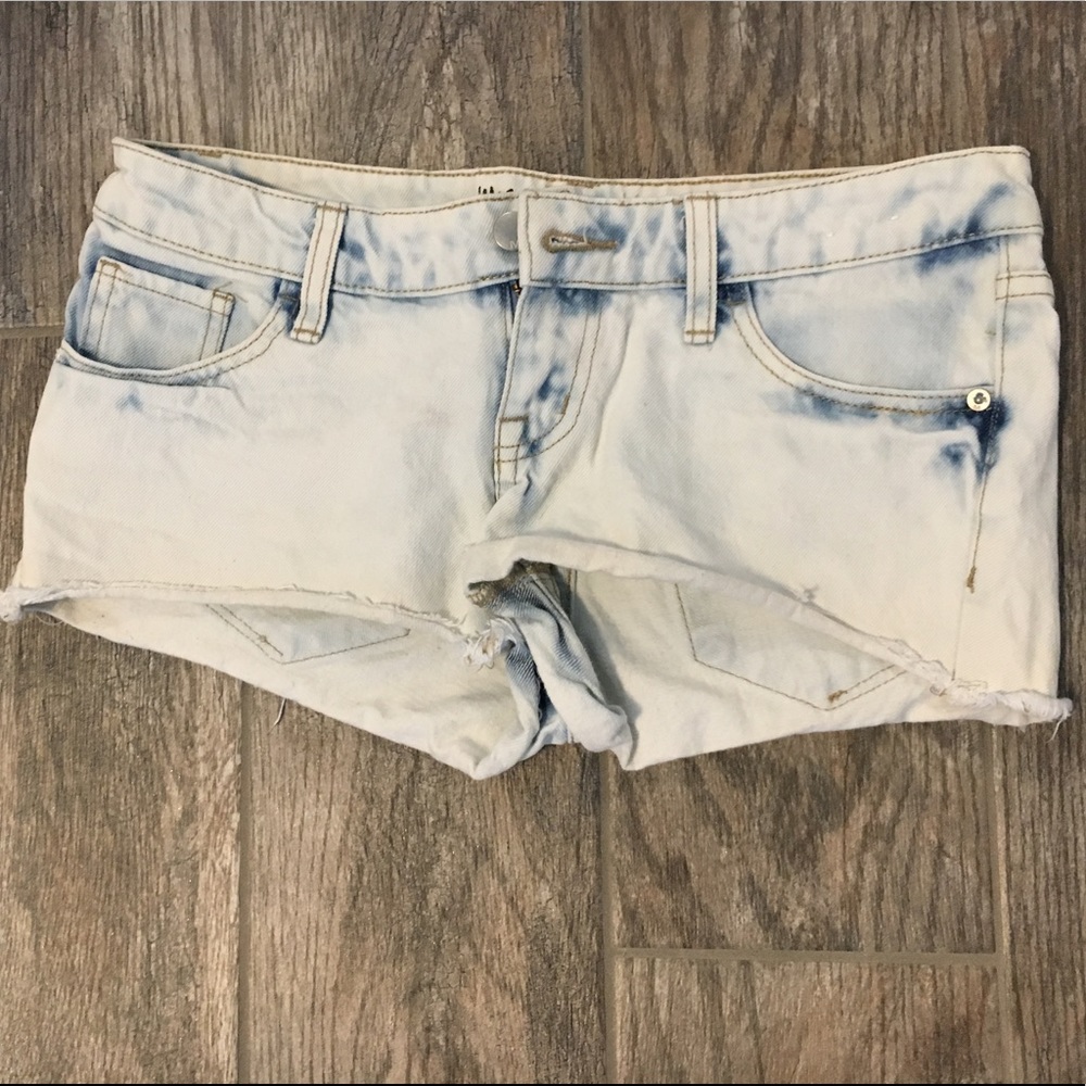 Short washed out jean shorts